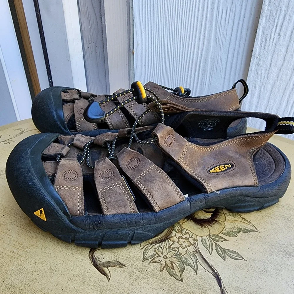 Keen Sz 9 Brown Leather Newport Water Shoes Sandals Hiking Gorpcore Outdoors